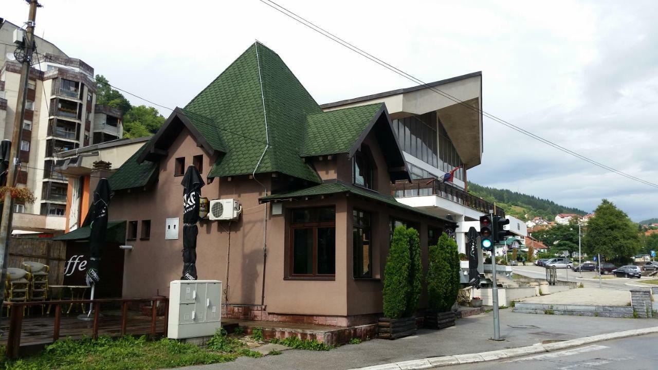Art Hotel Nova Varos Ngoại thất bức ảnh