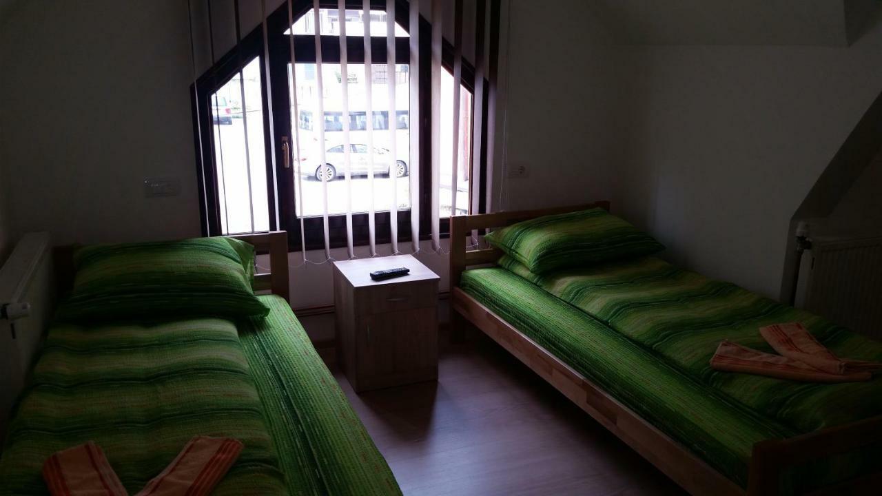 Art Hotel Nova Varos Ngoại thất bức ảnh