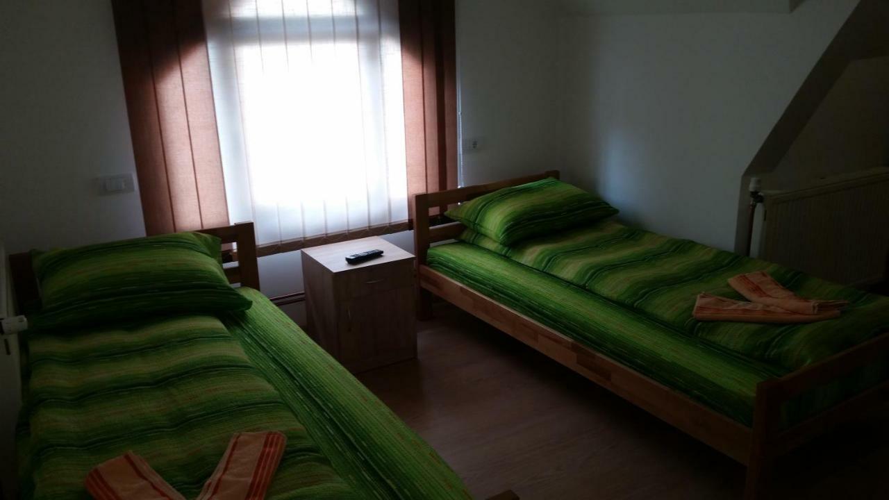 Art Hotel Nova Varos Ngoại thất bức ảnh