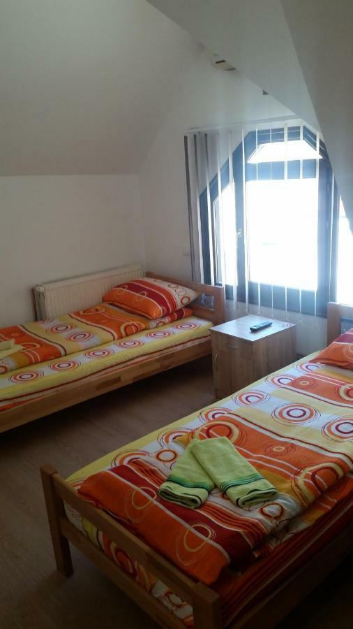 Art Hotel Nova Varos Ngoại thất bức ảnh