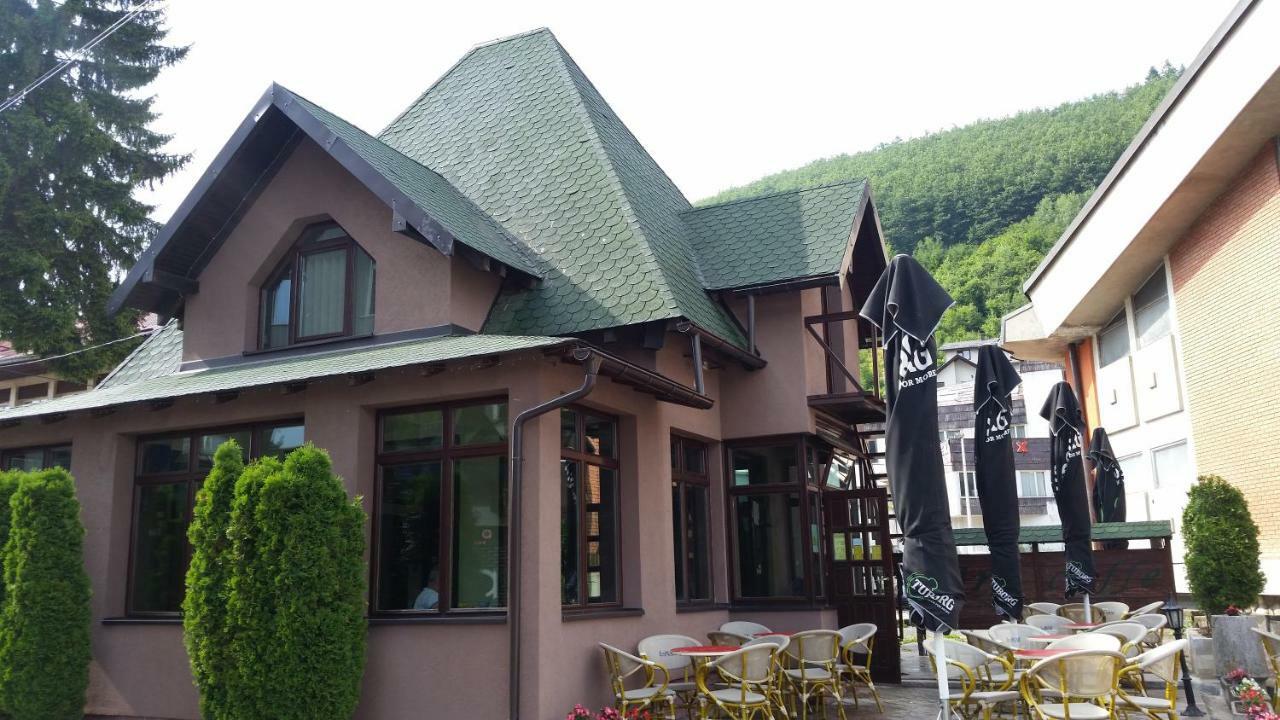 Art Hotel Nova Varos Ngoại thất bức ảnh